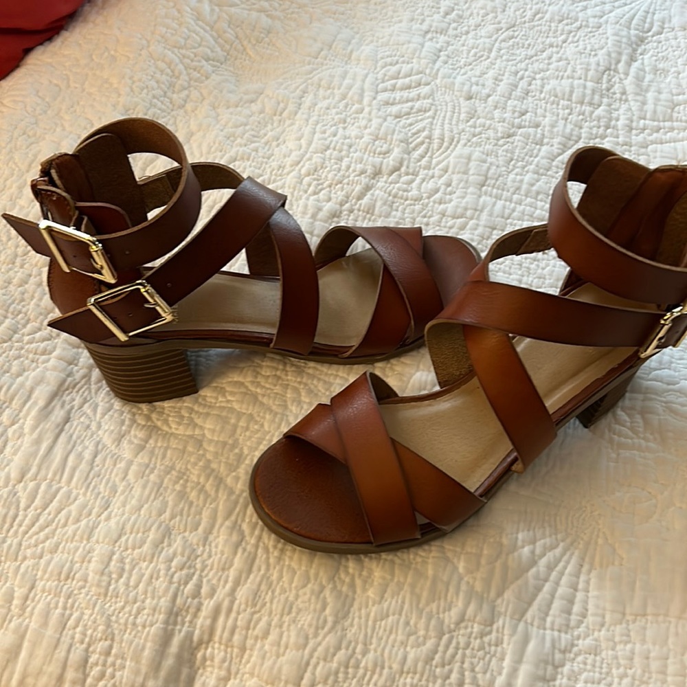 Tan strapped sandal worn a handful of time but great condition.